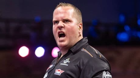 Van Duijvenbode en Wattimena schakelen oud-wereldkampioenen uit op World Matchplay