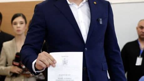 Caos Romania, lascia anche il premier