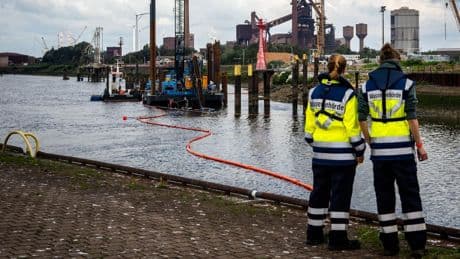 Bremen: Schlepper geht nach Kransturz unter – Bergungsarbeiten beendet