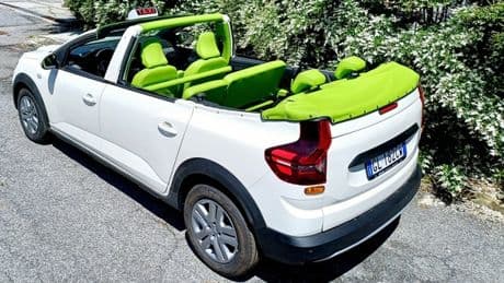 Capri rinnova il parco taxi con le super spiaggine di Vernagallo. Già in servizio le Dacia Jogger 7 posti. Ma ?resiste? la Fiat 1500 anni 60