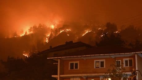 Karabük Valiliği: Yangından 58 yapı etkilendi