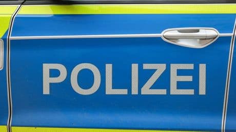 Polizeieinsatz: Mit Axt auf Wohnungstür eingeschlagen