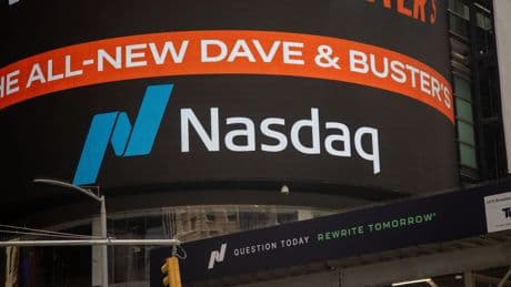 Cinco riesgos que pueden atizar una corrección veraniega de la Bolsa