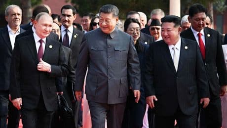 China fährt ganz groß auf - Die Parade der Diktatoren