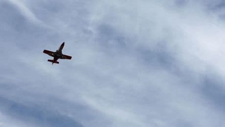 La UE abre la puerta a avalar que las aerolíneas cobren por la maleta de mano
