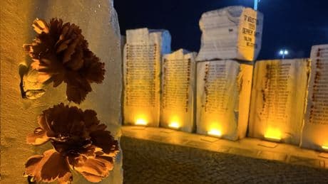 26 yıldır dinmeyen acı! Marmara Depremi'nde hayatını kaybedenler anıldı