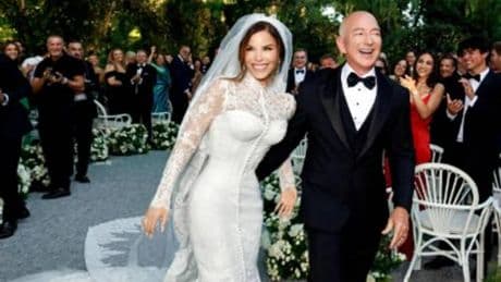 Bezos-Sanchez, le feste (e le proteste) continuano