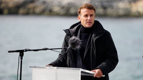 Guerre Israël-Iran: Emmanuel Macron ne croit pas que la Russie "puisse être un médiateur"