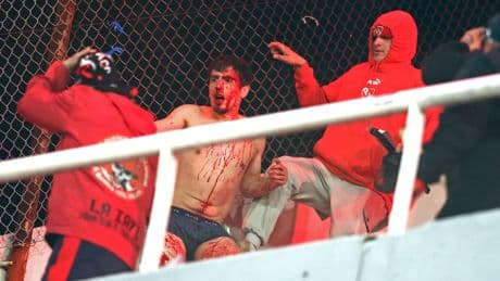 La Conmebol expulsa de la Copa Sudamericana a Independiente tras los violentos incidentes de su afición contra la de Universidad de Chile