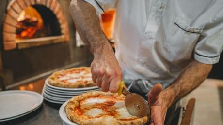 El hombre que sólo se come el borde de la pizza