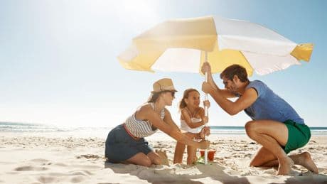 Sommer-Gadget: Sicherer Halt für Sonnenschirme am Strand: Drei Modelle im Vergleich