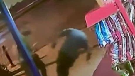 Trafikte yumruklu kavga! Önce vurdu sonra kalp masajı yaptı