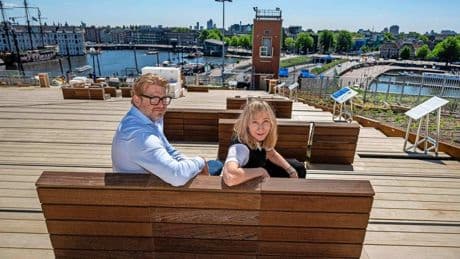 24.000 kilo glad en loeiheet beton maakt plaats voor nieuw houten dak op museum Nemo: Nergens mooier uitzicht over Amsterdam’