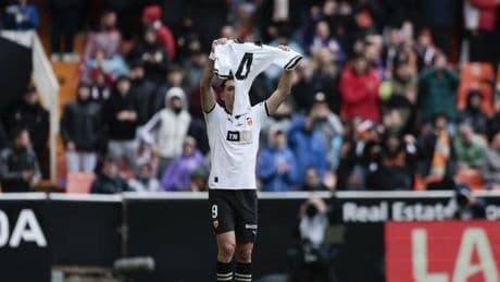 El Valencia CF prohíbe el consumo de pipas en su estadio por “limpieza e higiene”