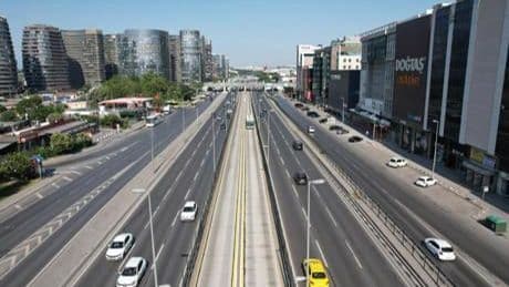 Bayramın ilk günü İstanbul'da yollar boş kaldı