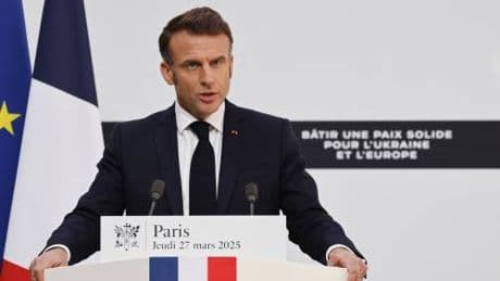 La campagna di Macron per attirare i ricercatori: gelo dei rettori italiani