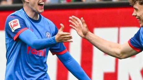 FCA kann Europa abhaken: 3:1 in Augsburg – Kiel holt nächsten Sieg im Abstiegskampf