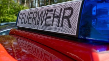 Leck in Gastank: Gasaustritt in Vorgarten - Polizei evakuiert drei Häuser