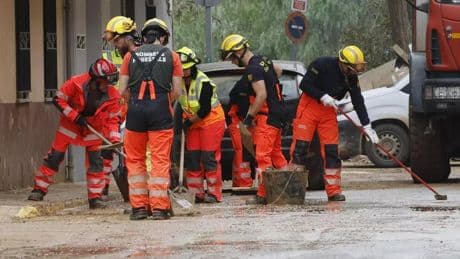La Generalitat investiga el hallazgo de una cámara oculta en la base de los bomberos retirados del barranco del Poyo