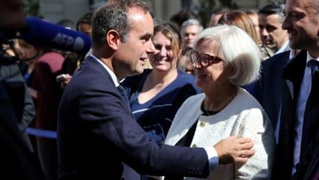 Inquiets de leur sort, en service minimum... Les ministres démissionnaires suspendus aux arbitrages de Lecornu