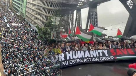 Gazze’den 14 bin kilometre uzakta insanlık ayakta: Sydney Köprüsü'nde Filistin için tarihi yürüyüş