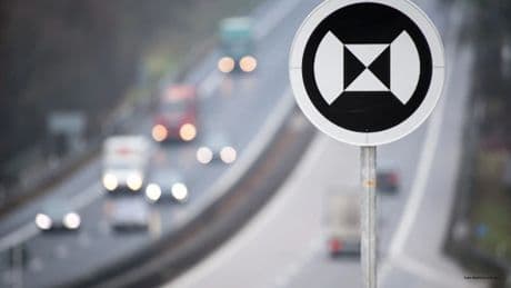 Kaum bekannt: Das steckt hinter dem schwarz-weißen Verkehrsschild