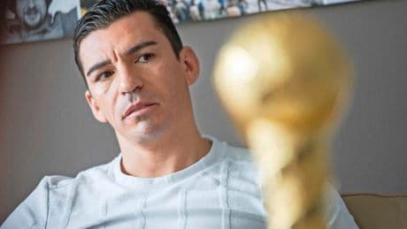Braziliaanse wereldkampioen Lucio met brandwonden opgenomen in ziekenhuis: ’Hij is stabiel en bij bewustzijn’