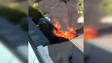 Fabrika bahçesinde korkutan yangın