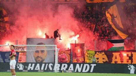 Dura sanción de la UEFA al AEK de Atenas