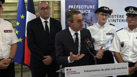 Bruno Retailleau veut rester au gouvernement tout en critiquant Emmanuel Macron