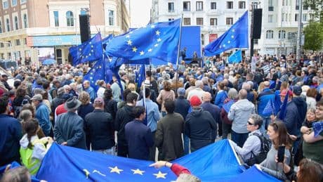 La protesta del PSOE reúne a 1.000 personas, 25 veces menos que la marcha de Colón de la que se burló el Gobierno