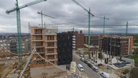 PNV y PSE lanzan su ley para agilizar la construcción de vivienda entre críticas de toda la oposición