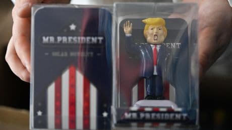 Droits de douane : smartphones et ordinateurs échappent aux surtaxes de Donald Trump