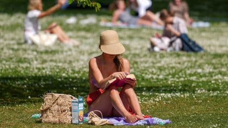 UK set to be hotter than Barcelona this weekend as warm weather returns