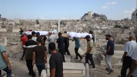 İsrail, hastane bahçesini vurdu! 32 Filistinli hayatını kaybetti