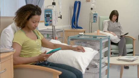 Weniger Belastung im Alltag - Wie moderne Therapien den Krebs bekämpfen