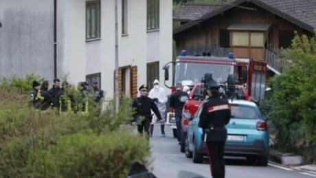 Belluno, papà uccide il figlio di 17 anni a coltellate e si toglie la vita. I vicini sentono le urla e danno l'allarme