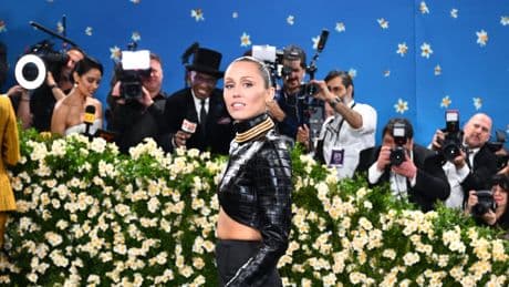 Miley Cyrus says mother advised her to be with ‘wrong guy’ because they were hot