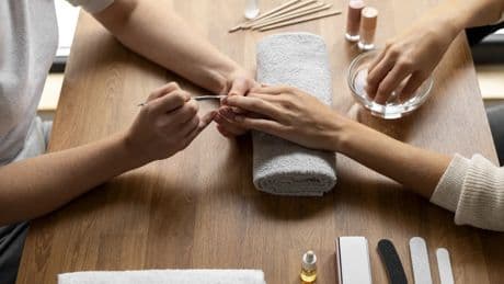 La Unión Europea prohíbe a partir de hoy un ingrediente popular en esmaltes de uñas por ser cancerígeno