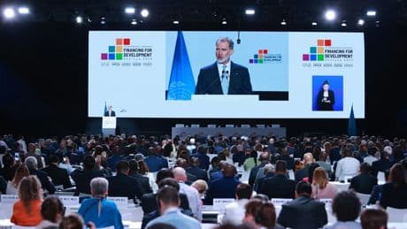 El rey Felipe VI advierte que &quot;la nueva geopolítica&quot; no puede ser &quot;una enmienda a la totalidad al Derecho y la solidaridad&quot;