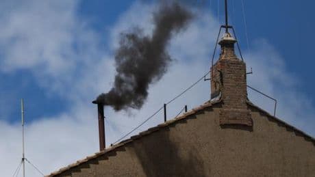 Nouveau pape : nouvelle fumée noire au Vatican au deuxième jour du conclave