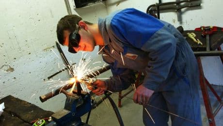 "Pragmatisme, résignation et fatalisme": les jeunes ont envie de travailler mais se heurtent à la réalité de l'emploi