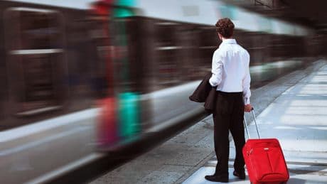 «La RATP se prend pour Ryanair» : oui, vous risquez une amende en prenant le métro avec une valise trop grande
