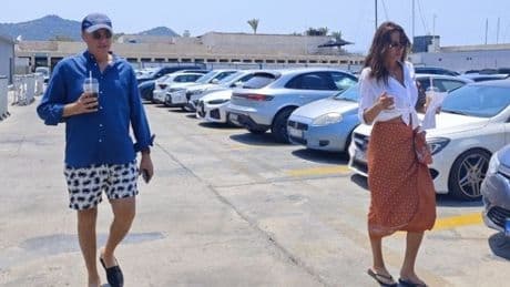 'Yasak aşk' Bodrum'da objektiflere yakalandı: Beşiktaş eski başkanı ile eski manken görüntülendi