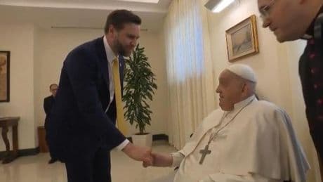 Trump despide con un escueto mensaje al Papa, que chocó especialmente con su política migratoria