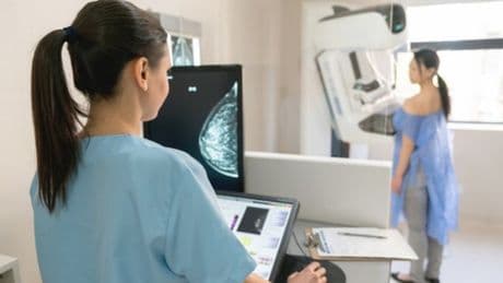 Tumori, l'allarme dei medici: «Oltre 50mila casi non individuati, troppi ignorano gli screening oncologici». Dal cancro al seno al colon, l'importanza della prevenzione