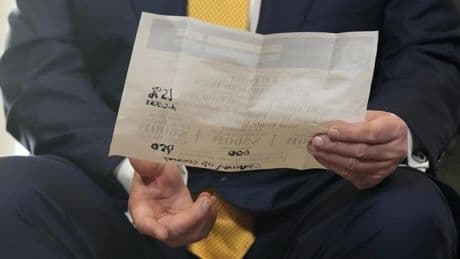 Trumps Spickzettel verrät, wie er die EU über den Tisch zog