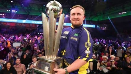 Darts: Luke Littler rauscht zum vierten Mal durch die Führerscheinprüfung