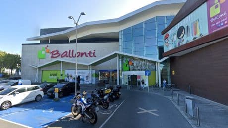 La banca privada de Santander aprieta el acelerador y comprará Ballonti, su tercer centro comercial en meses