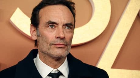 "Je n'ai jamais vu mon père violent": le fils d'Alain Delon "surpris" des accusations de violences conjugales